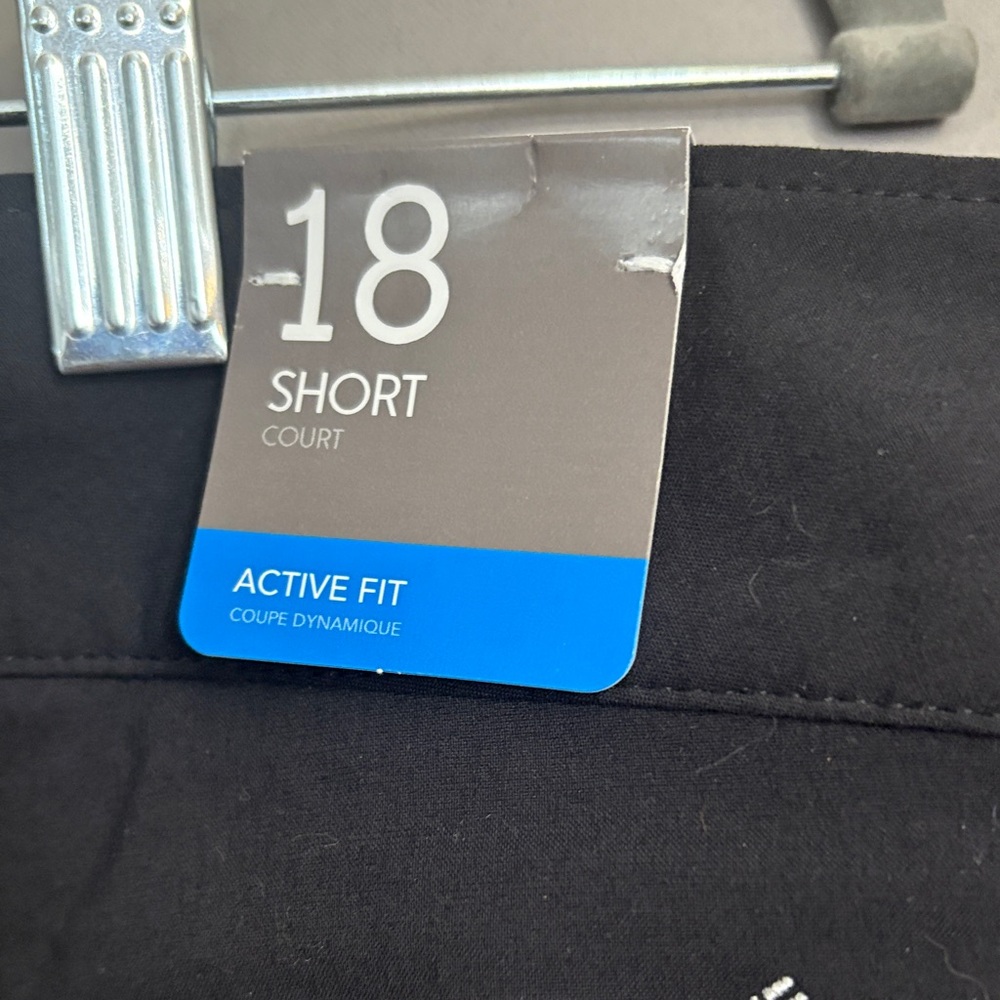 Columbia Women's Black Cargo Shorts - Picture 4 of 4